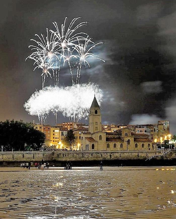 Atico En Cimadevilla Mirando Al Mar Gijón Eksteriør bilde