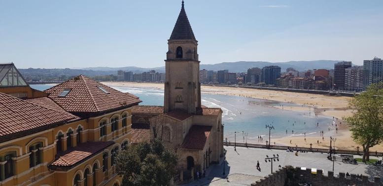 Atico En Cimadevilla Mirando Al Mar Gijón Eksteriør bilde